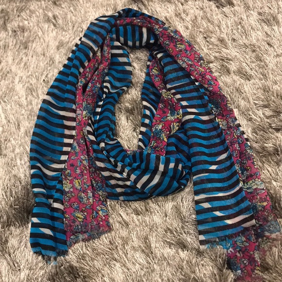 Scarf - Picture 1 of 4